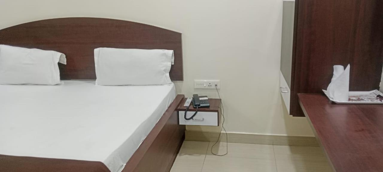 Hotel Annapurna Guntūr Zewnętrze zdjęcie